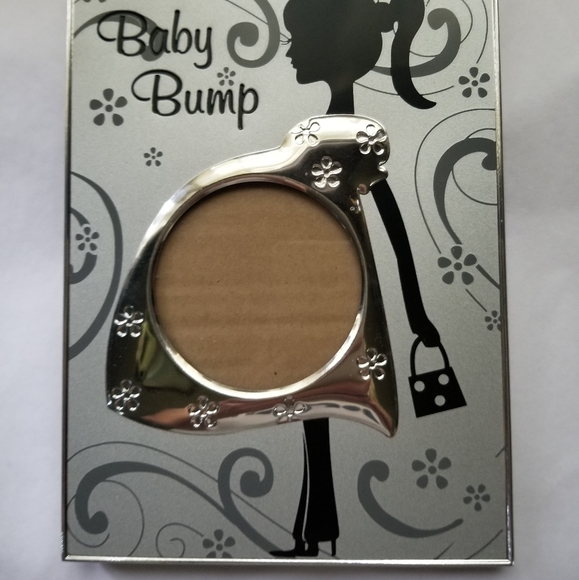 Cute picture frame. Like new. - Picture 1 of 6